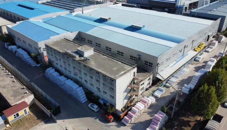 Co Táirgí Plaisteacha Linyi Jincang, Ltd Atosaíonn Oibríochtaí Tar éis Féile an Earraigh