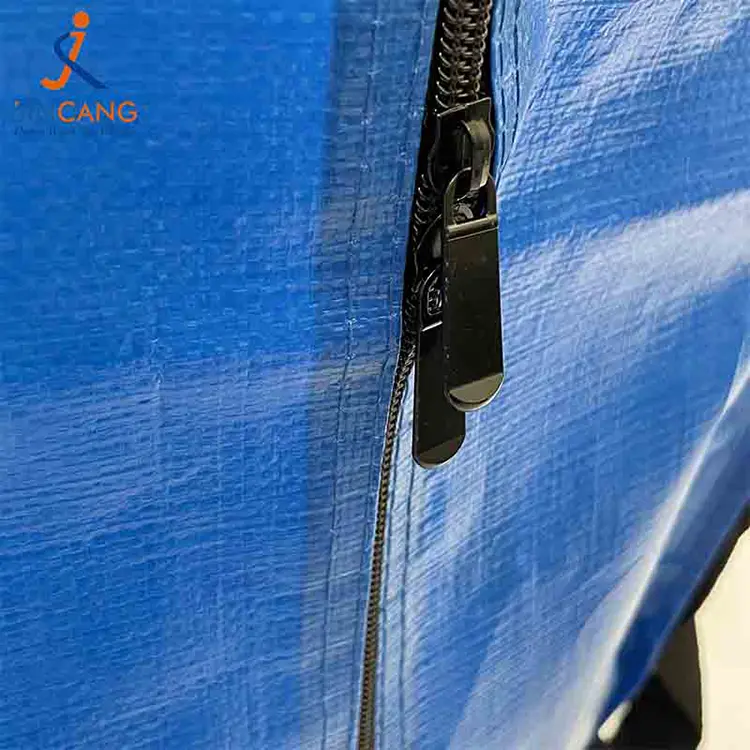 Málaí móra breise ag gluaiseacht